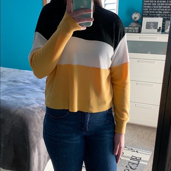 Hollister Boyfriend Tee - Picture 3 of 6